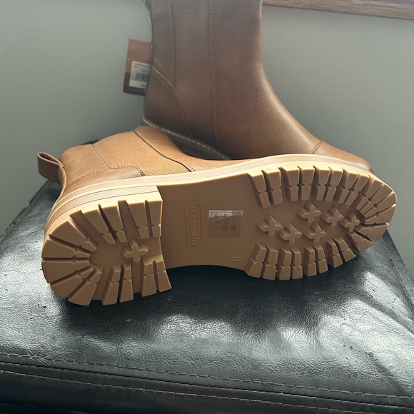 Denver Hayes Brown Chelsea Boots - Picture 2 of 5